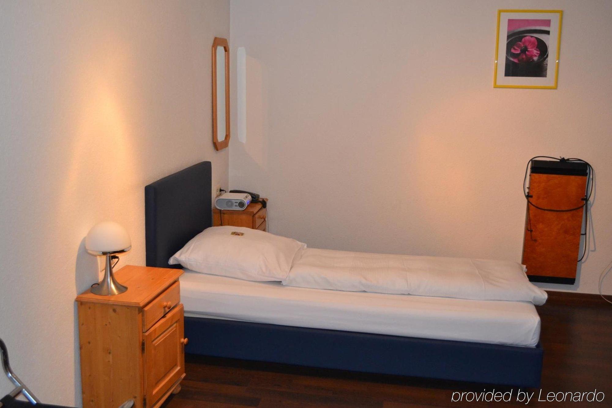 Hotel Domino Штутгарт Экстерьер фото