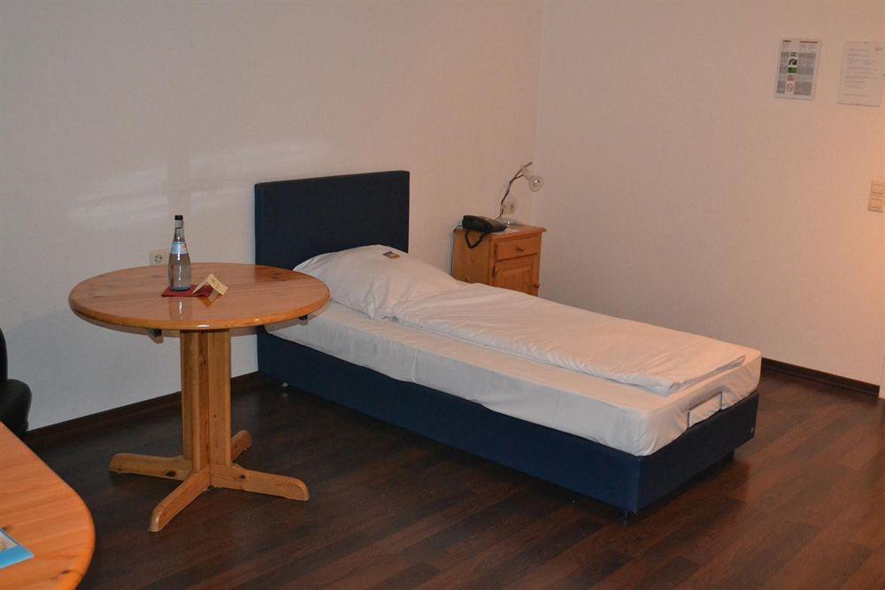 Hotel Domino Штутгарт Экстерьер фото