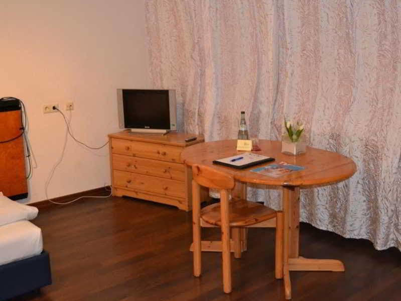 Hotel Domino Штутгарт Экстерьер фото