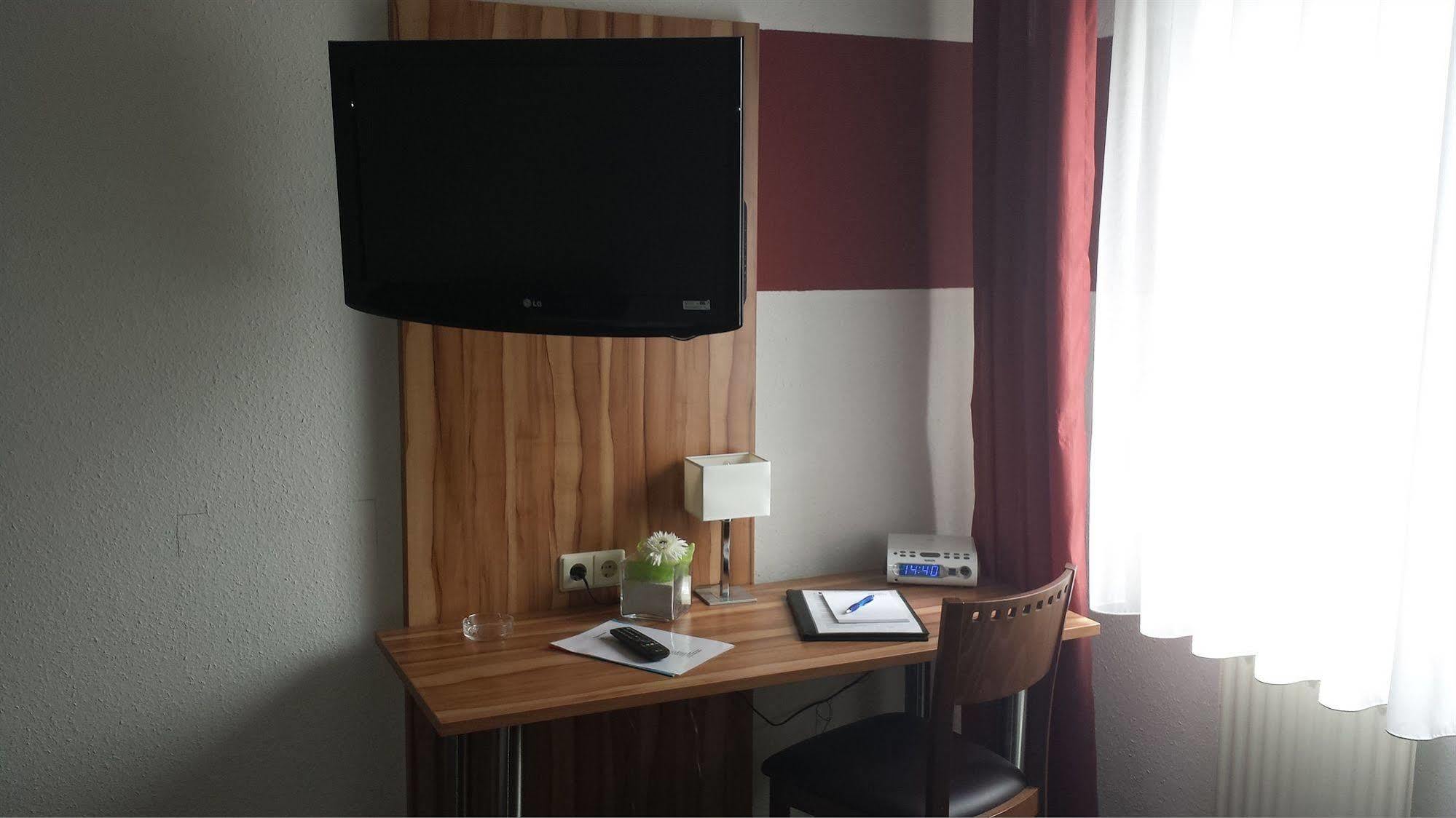 Hotel Domino Штутгарт Экстерьер фото
