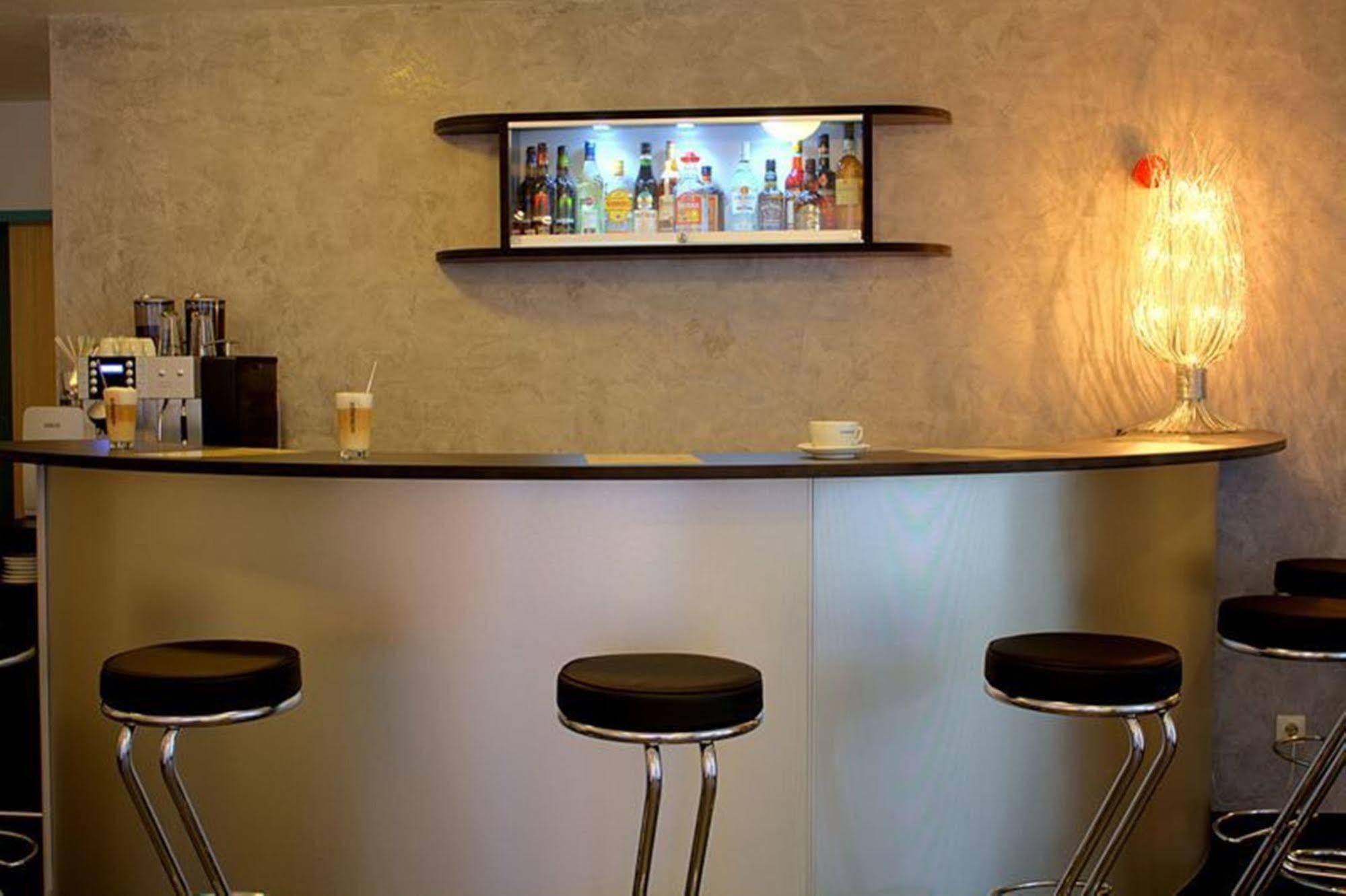 Hotel Domino Штутгарт Экстерьер фото