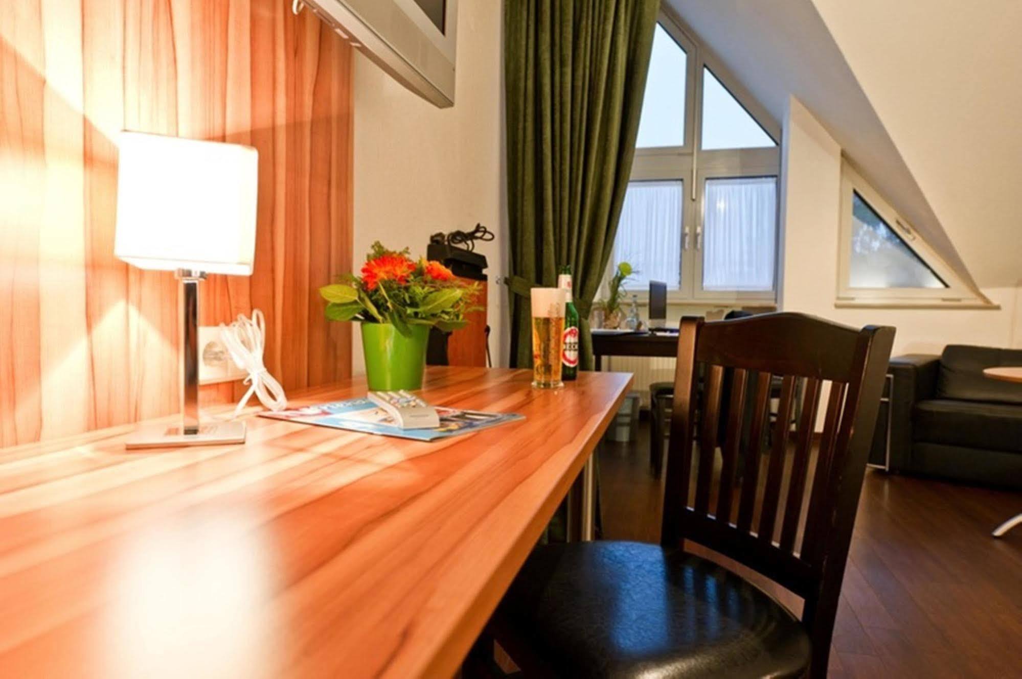 Hotel Domino Штутгарт Экстерьер фото