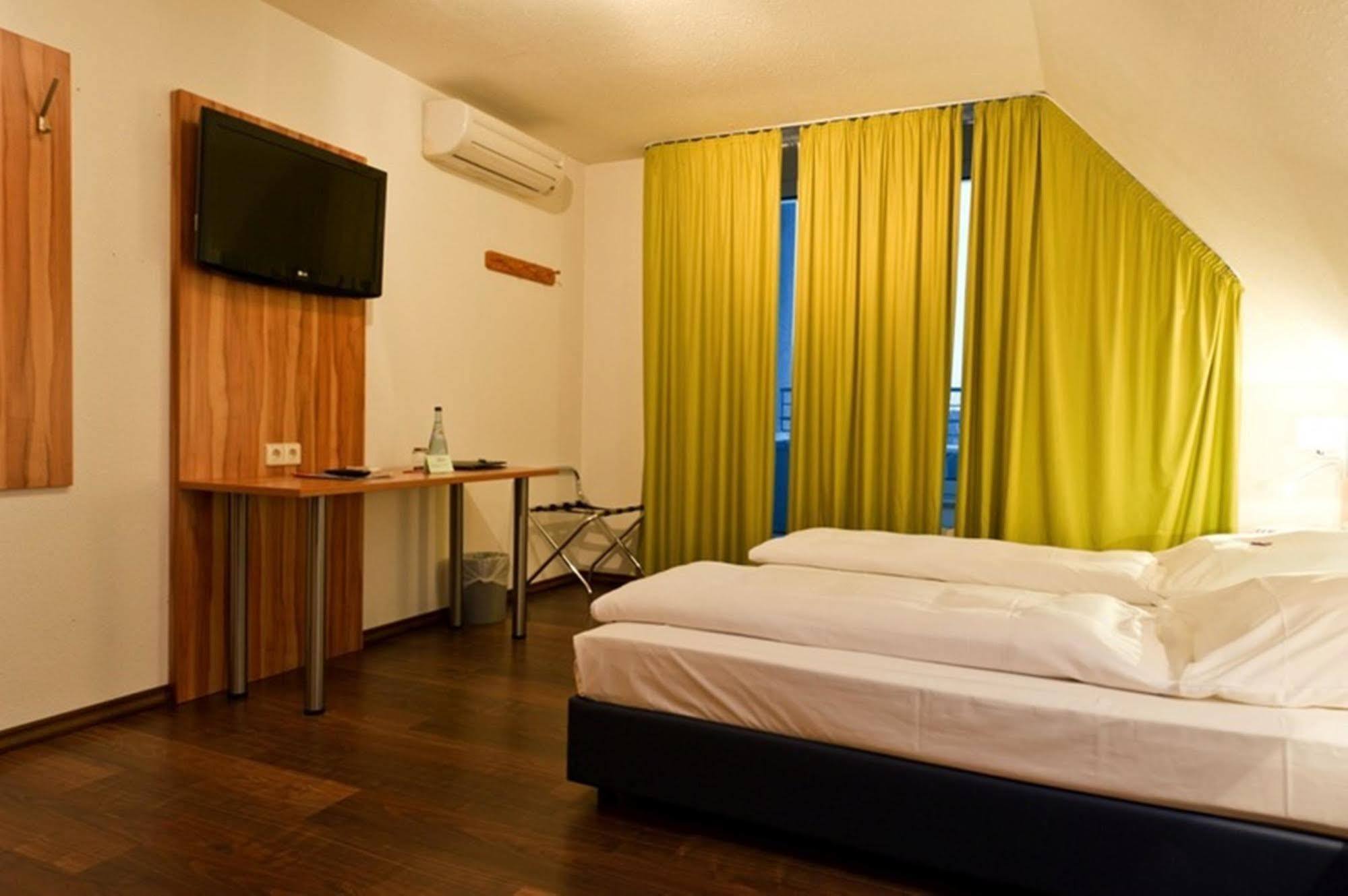 Hotel Domino Штутгарт Экстерьер фото