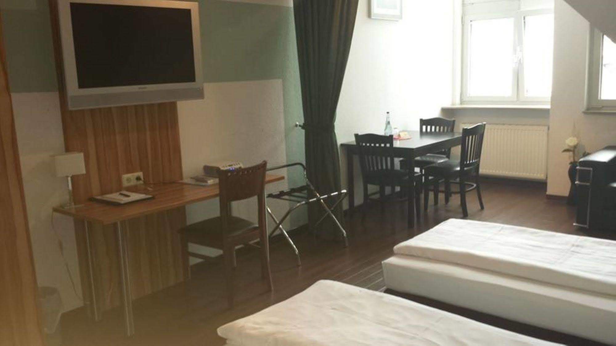 Hotel Domino Штутгарт Экстерьер фото